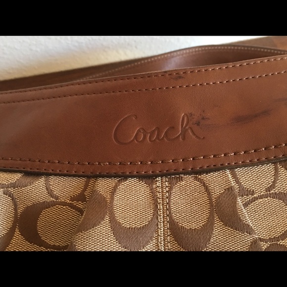 Very nice purse. Like new - Picture 3 of 3